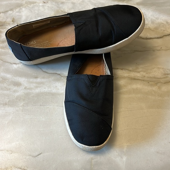 Tom’s Flat Black Shoes - Picture 13 of 14